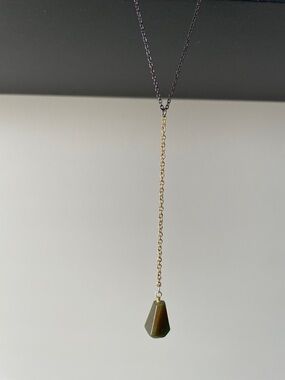 Iridescent stone Y style necklace